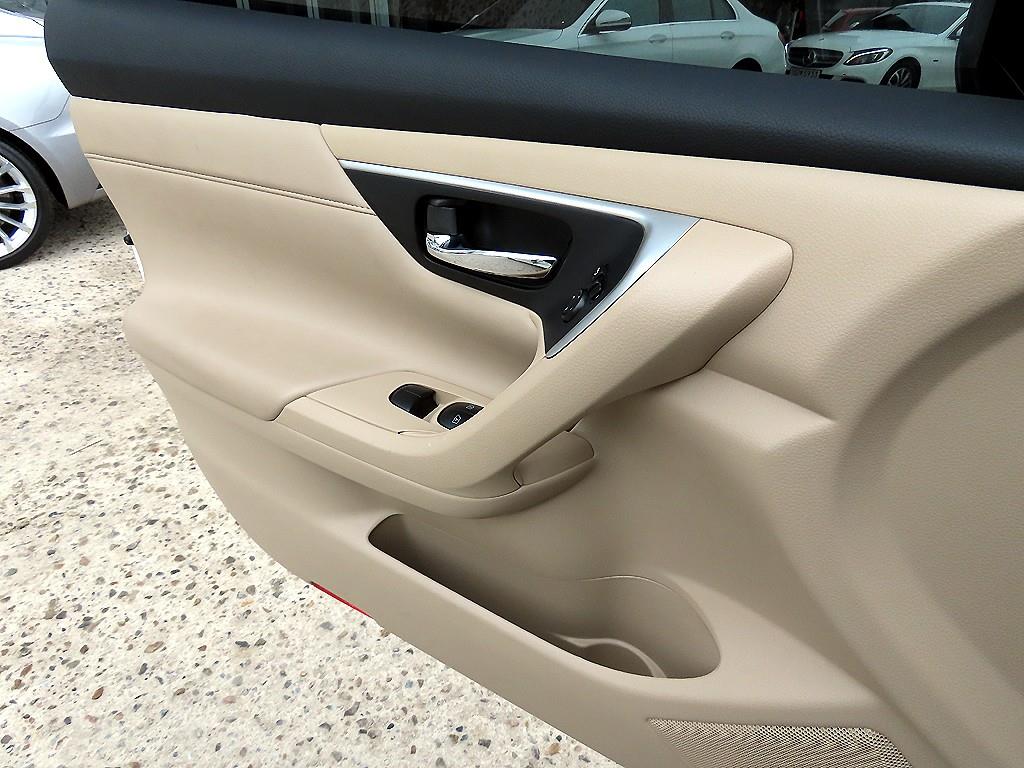 Nissan Altima - Vista 11