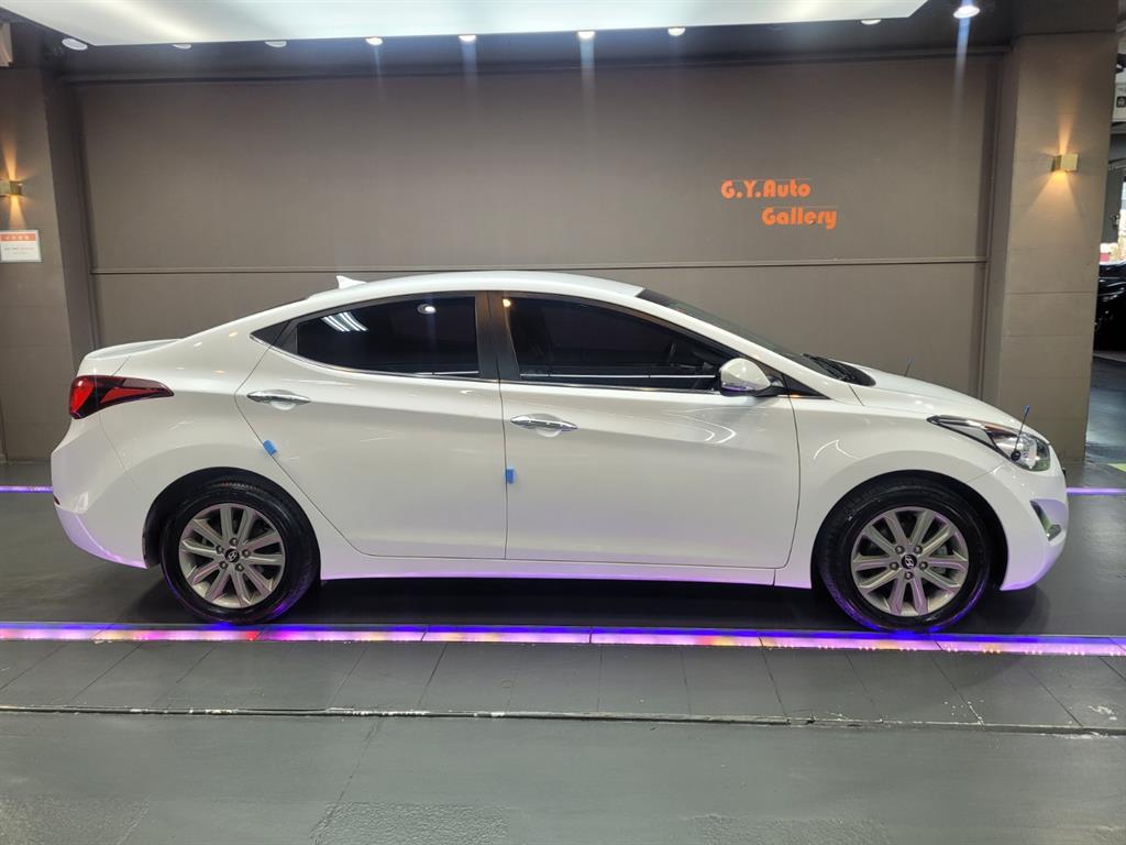 HYUNDAI Avante - Vista 4