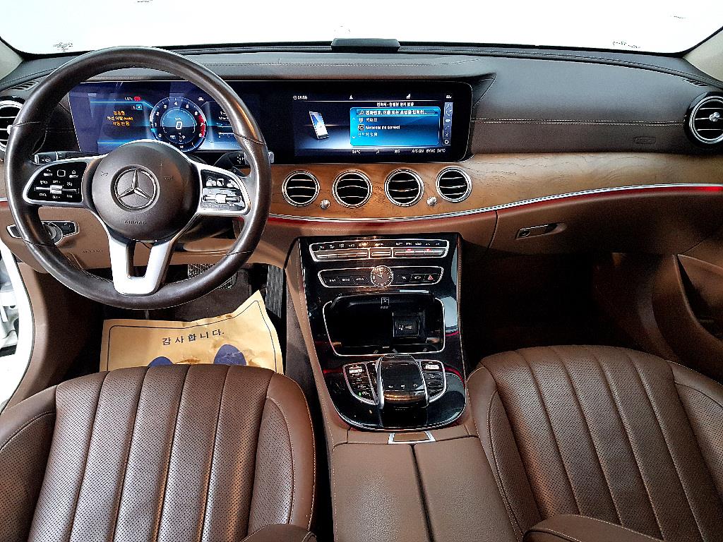 Mercedes Benz E class - Vista 5