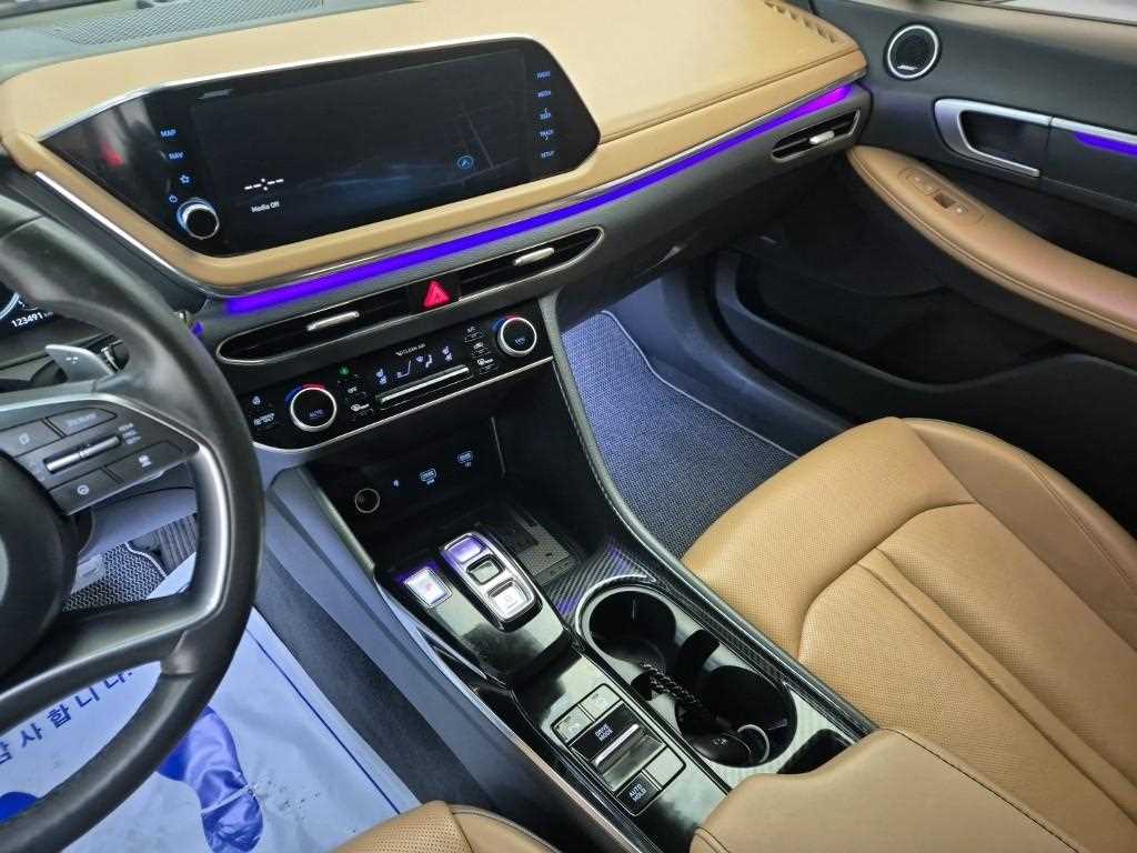 HYUNDAI Sonata - Vista 10