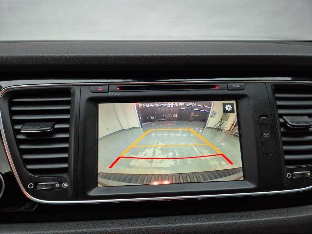 KIA Carnival - Vista 11