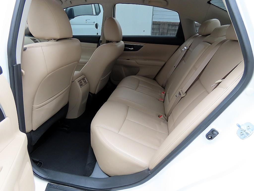 Nissan Altima - Vista 6