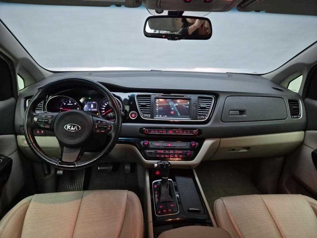 KIA Carnival - Vista 8