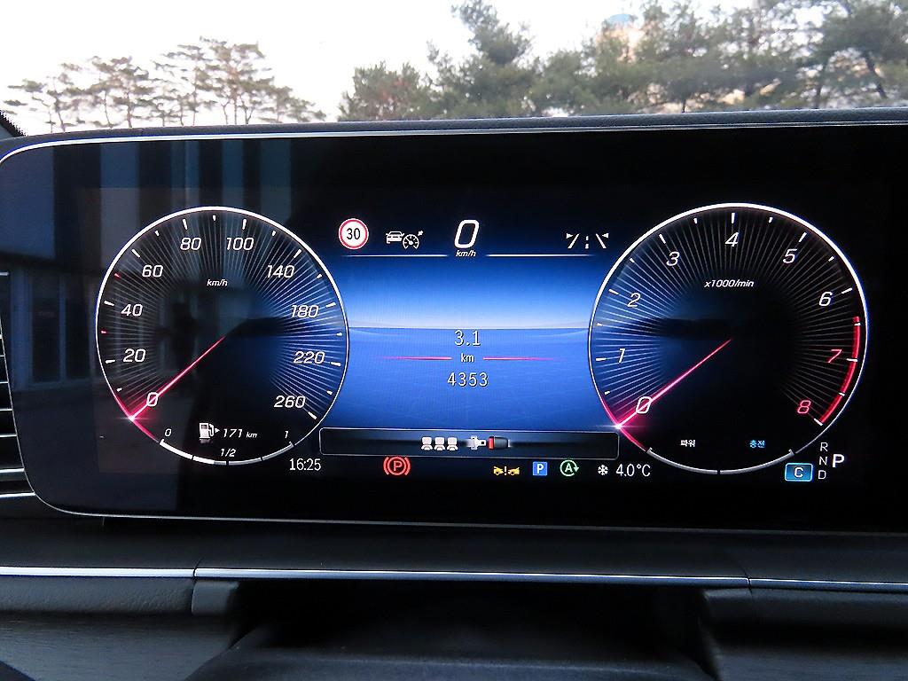 Mercedes Benz GLE Class - Vista 9