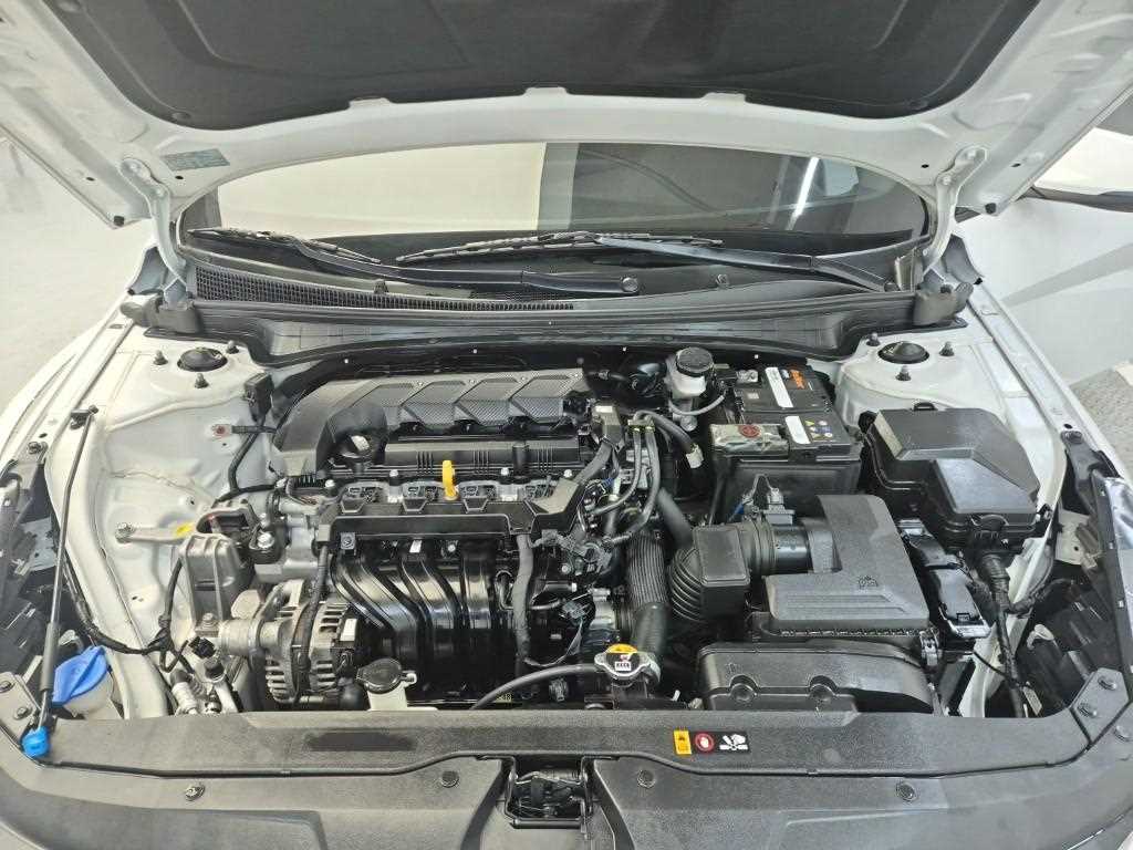 HYUNDAI Avante - Vista 5