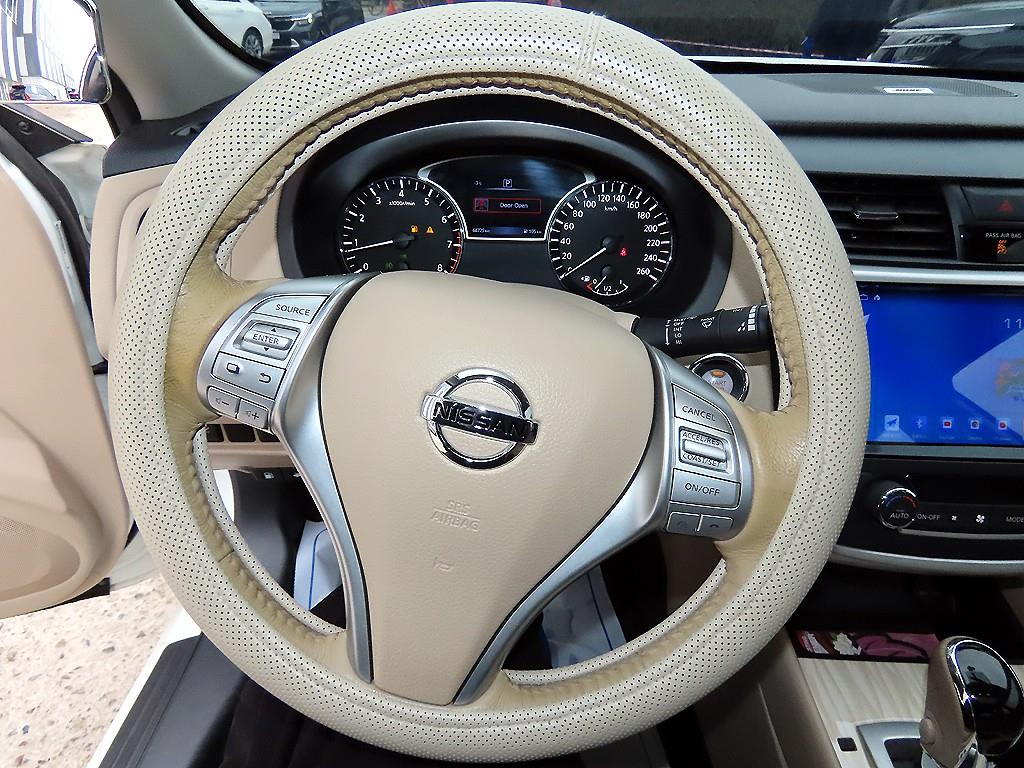 Nissan Altima - Vista 8