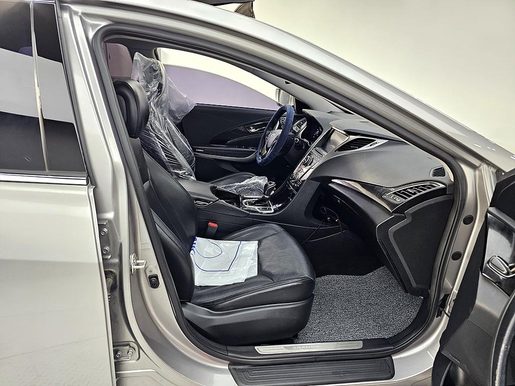 HYUNDAI Grandeur - Vista 12