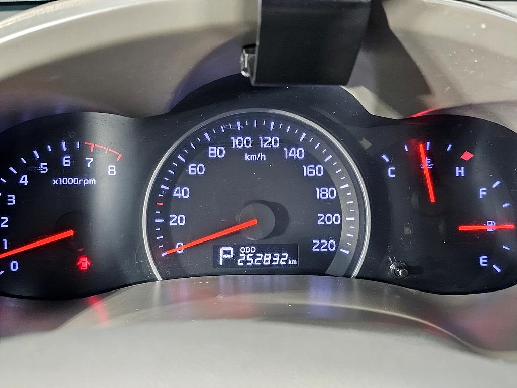 KIA Carnival - Vista 7