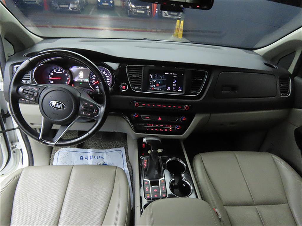 KIA Carnival - Vista 7