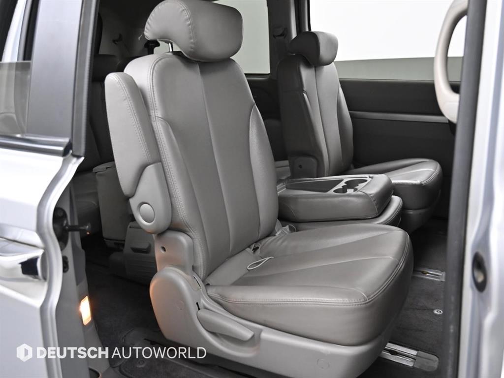 KIA Carnival - Vista 12