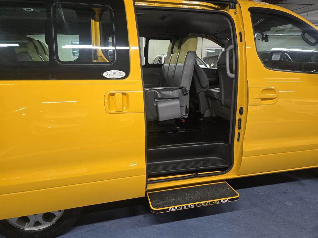 HYUNDAI Starex - Vista 11