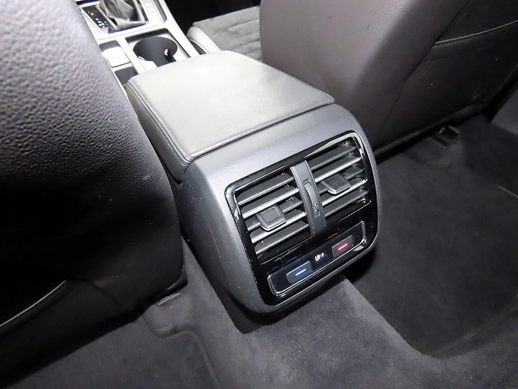 Volkswagen Passat 2018 Café - Importación desde Corea - HF Imports Iquique - Foto 17