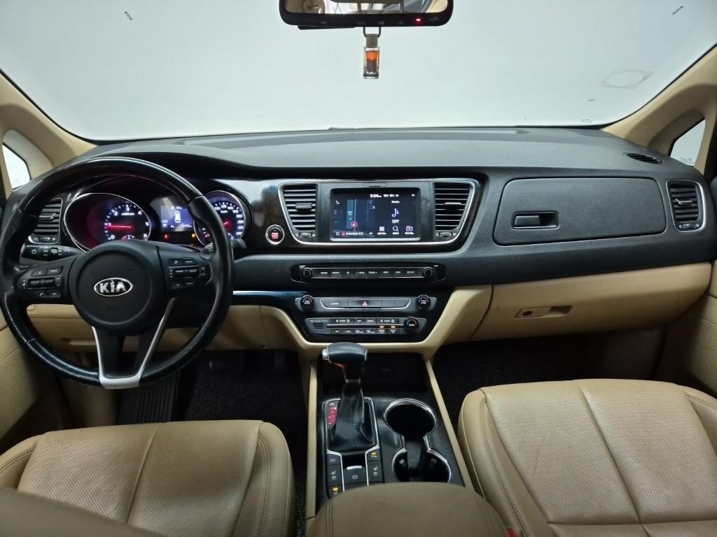 KIA Carnival - Vista 8