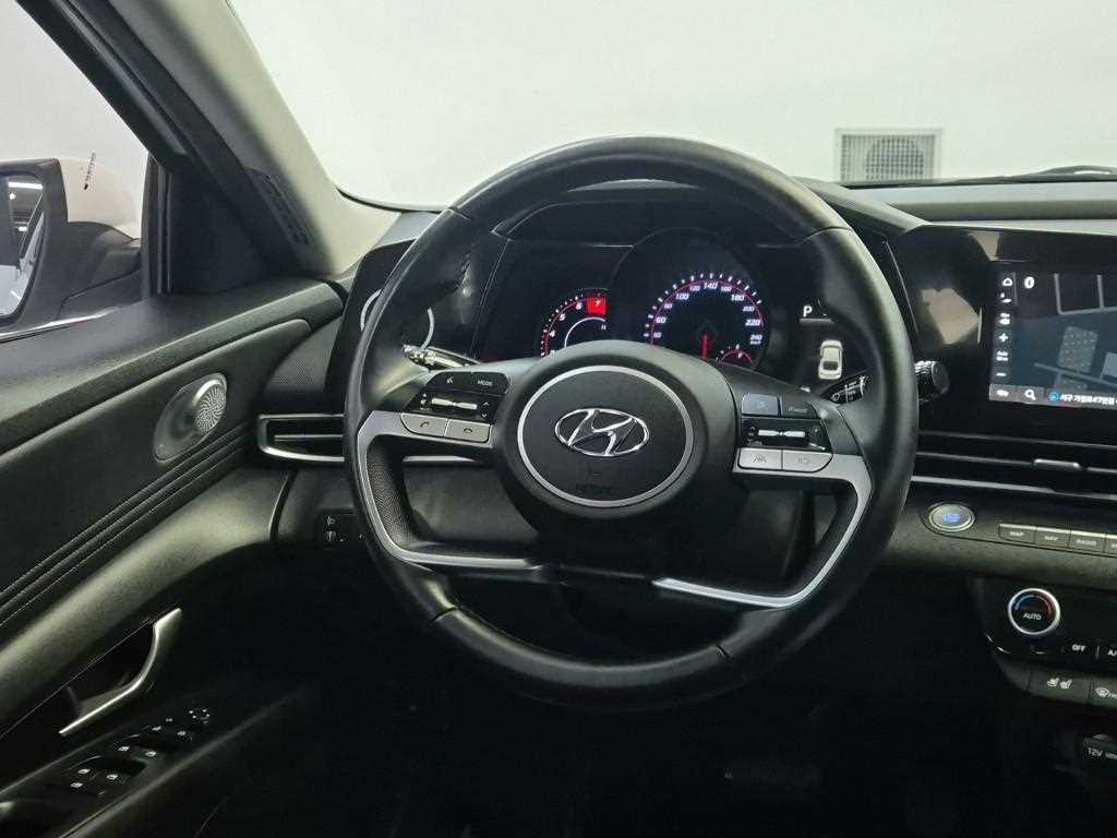 HYUNDAI Avante - Vista 9