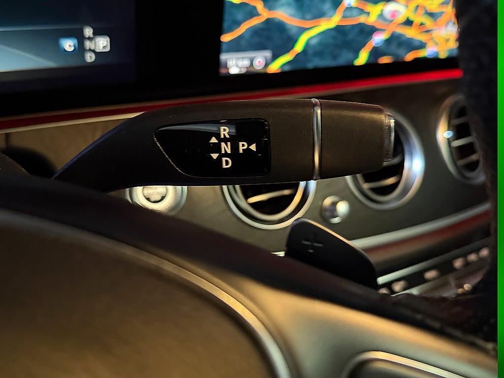 Mercedes Benz E class - Vista 12