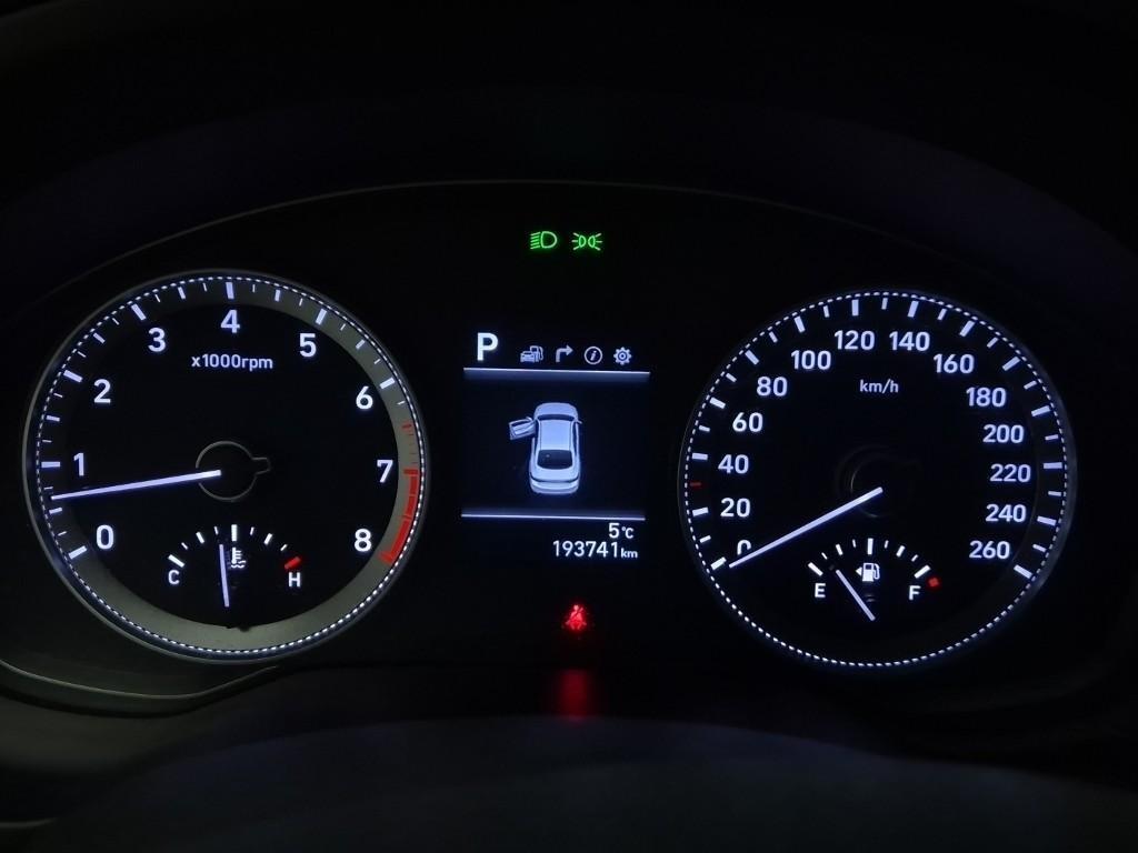 HYUNDAI Grandeur - Vista 6