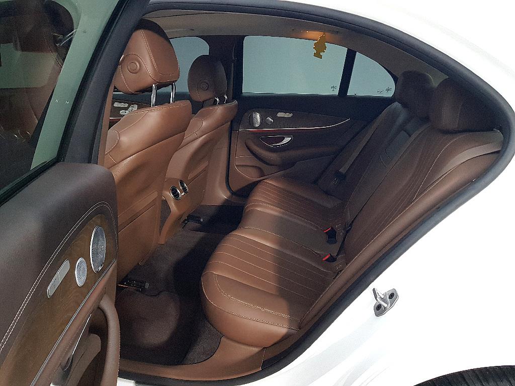 Mercedes Benz E class - Vista 9