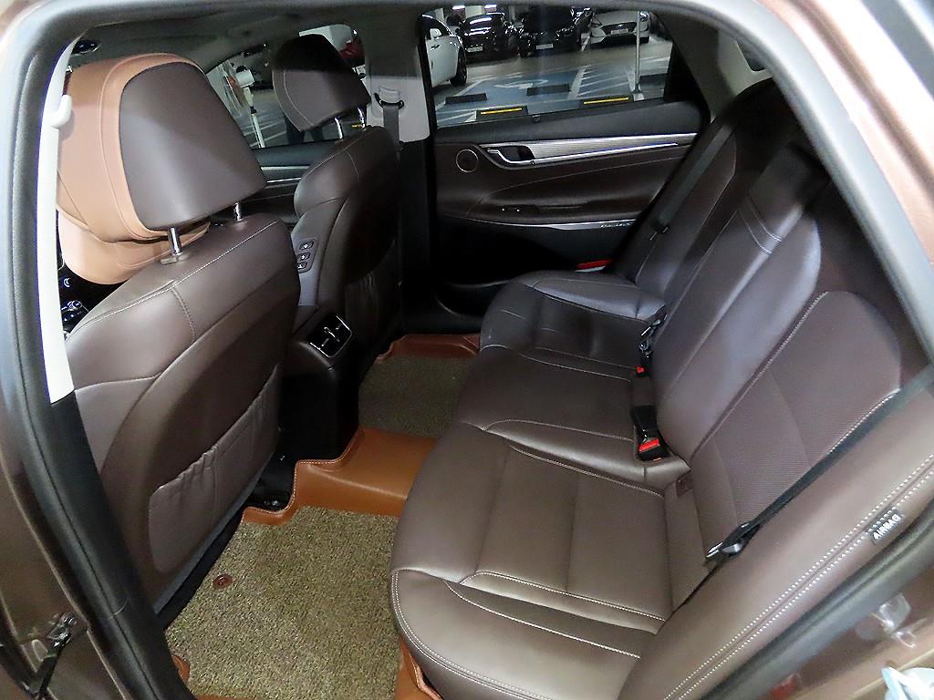 HYUNDAI Grandeur - Vista 7