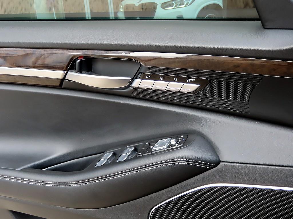 Genesis G90 - Vista 12