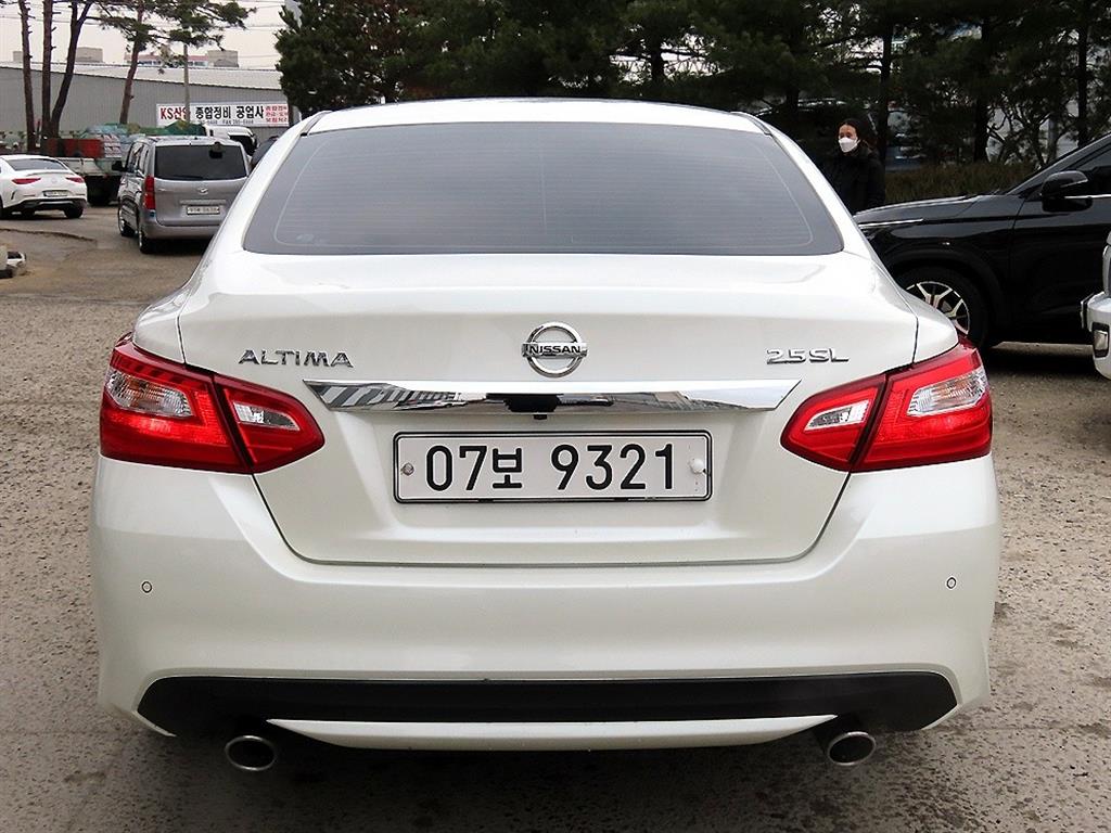 Nissan Altima - Vista 4