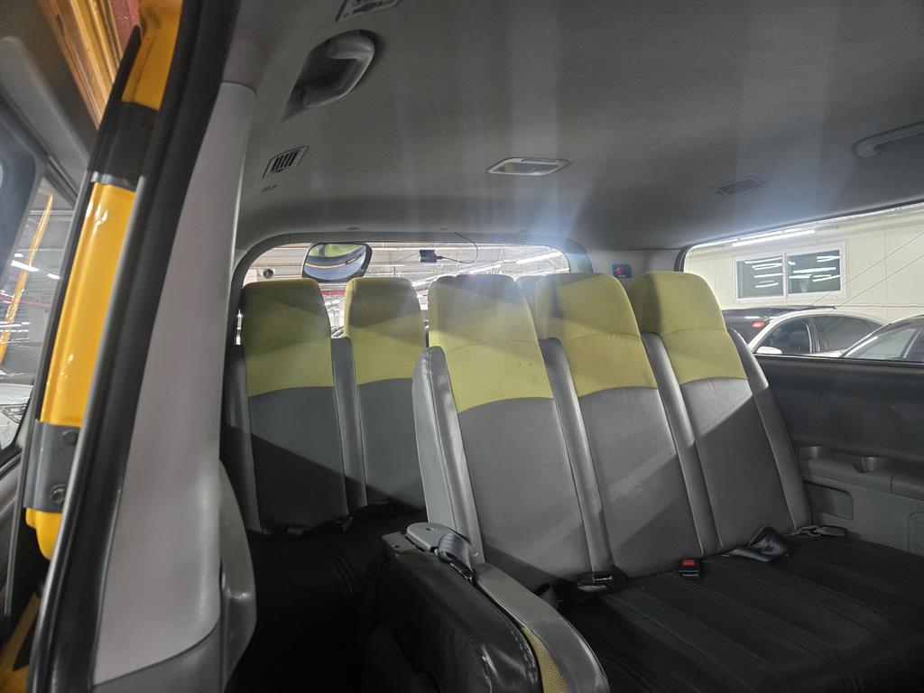 HYUNDAI Starex - Vista 7