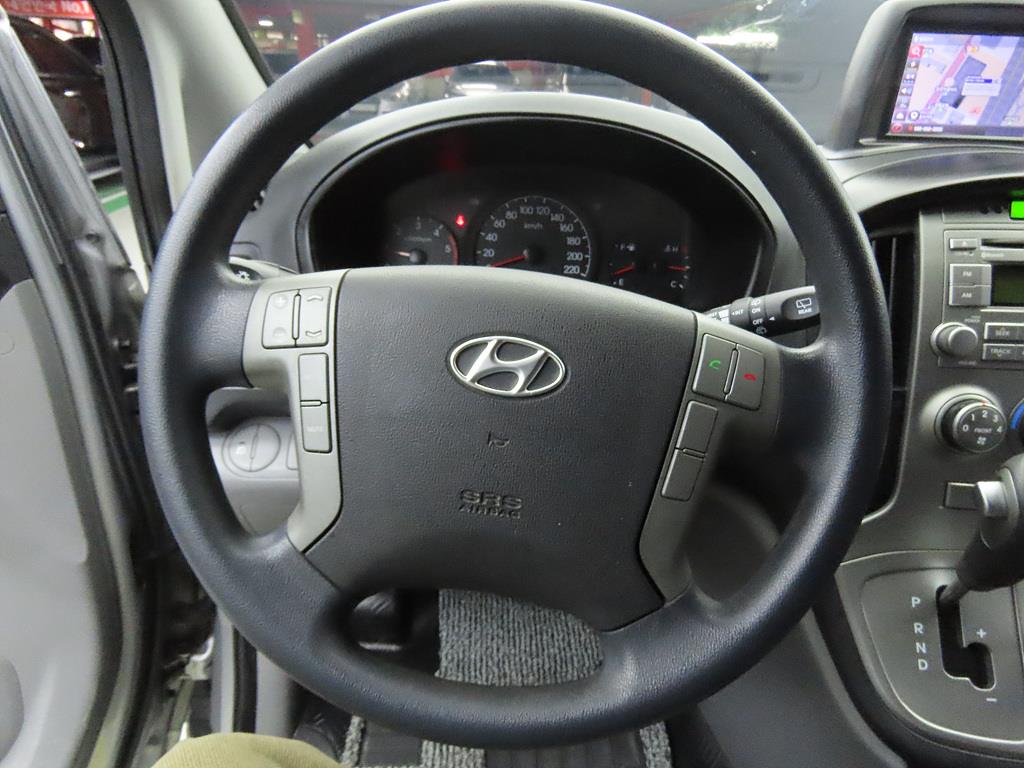 HYUNDAI Starex - Vista 6