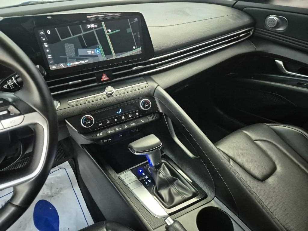 HYUNDAI Avante - Vista 10