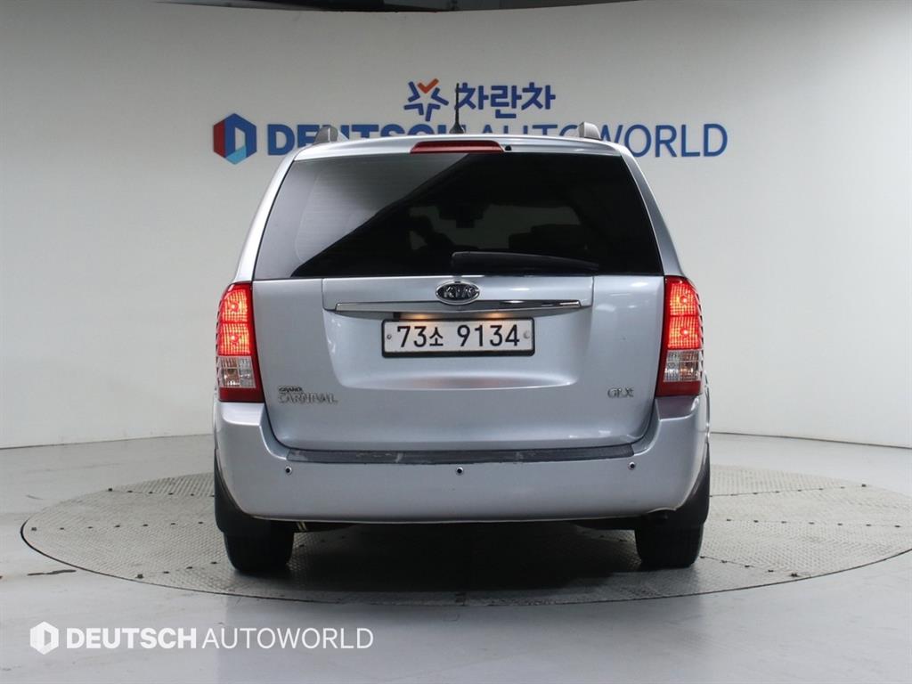 KIA Carnival - Vista 4