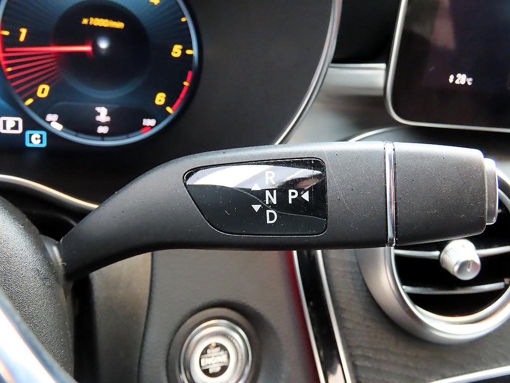 Mercedes Benz GLC Class - Vista 11