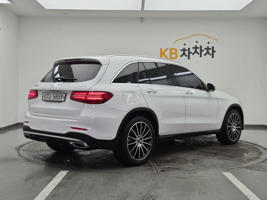 Mercedes Benz GLC Class - Vista 4