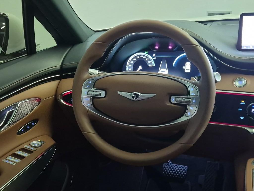 Genesis GV70 - Vista 9
