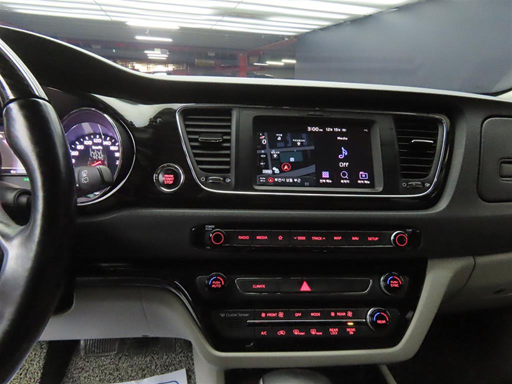 KIA Carnival - Vista 10