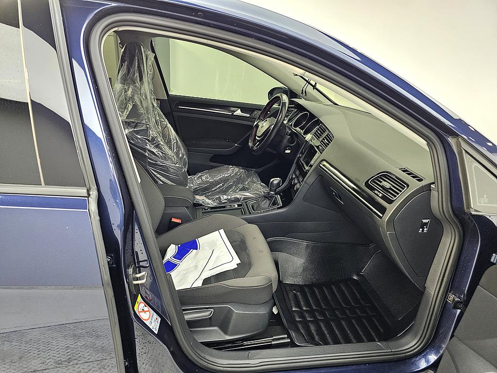 Volkswagen Golf - Vista 11