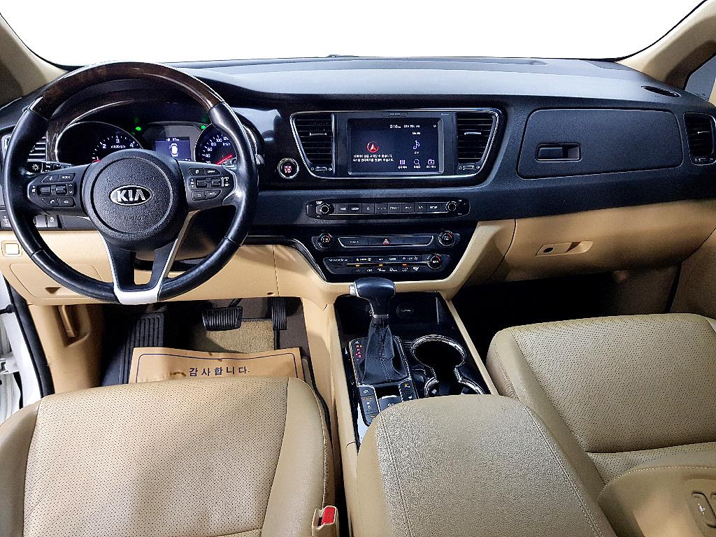 KIA Carnival - Vista 5