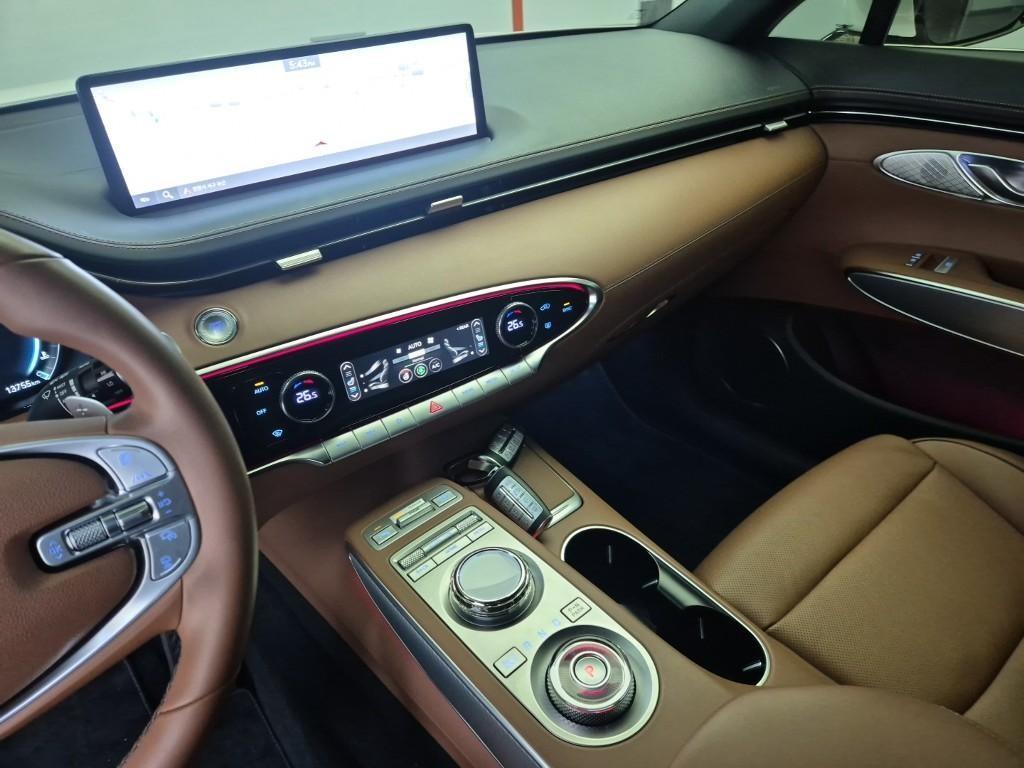 Genesis GV70 - Vista 10