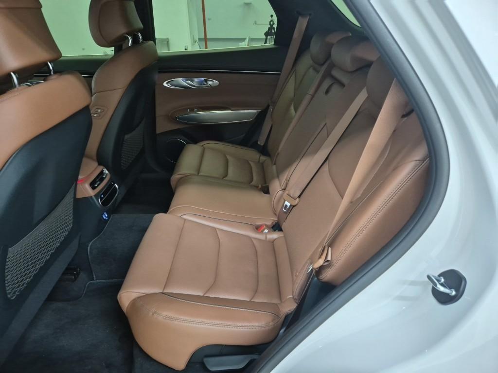 Genesis GV70 - Vista 12