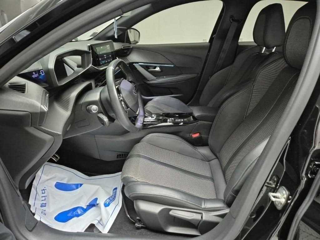 Peugeot 208 - Vista 11