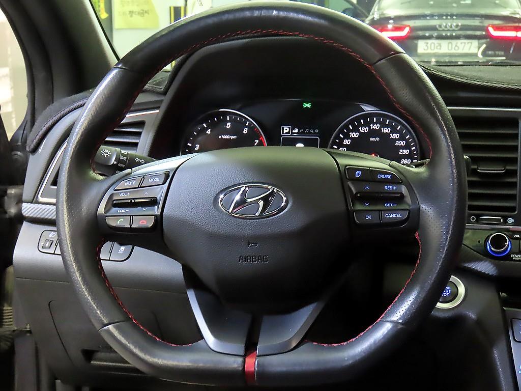 HYUNDAI Avante - Vista 8