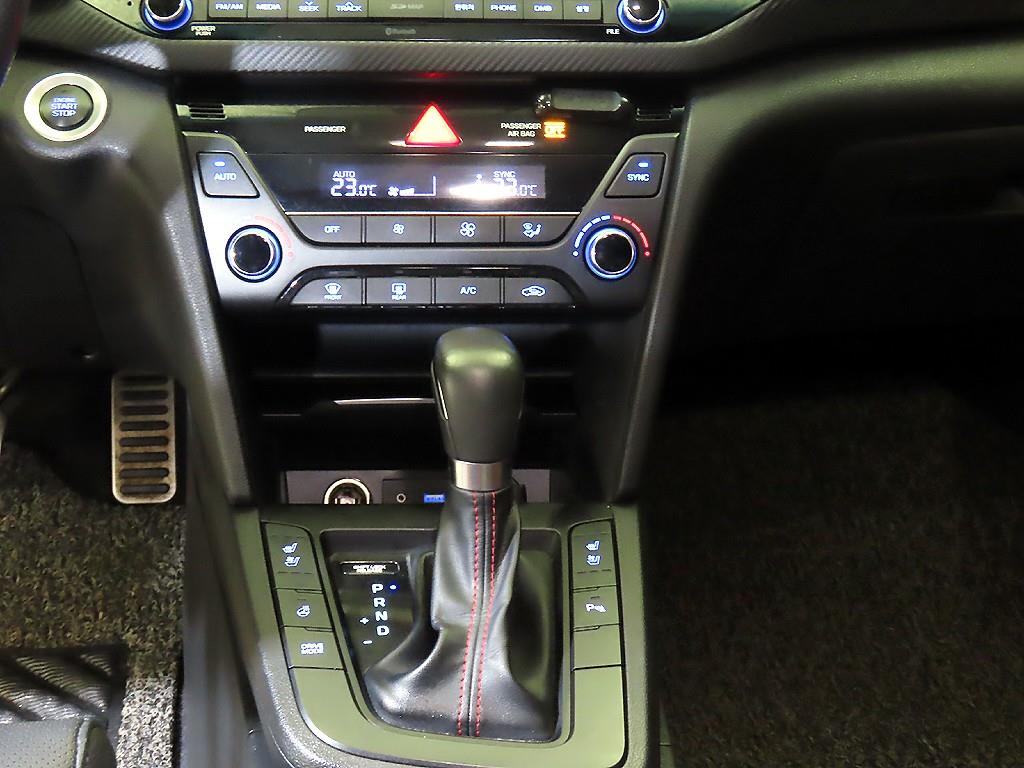 HYUNDAI Avante - Vista 12