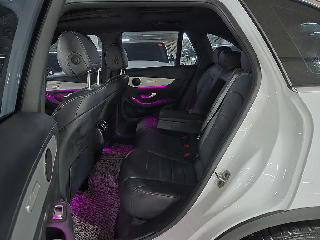 Mercedes Benz GLC Class - Vista 5