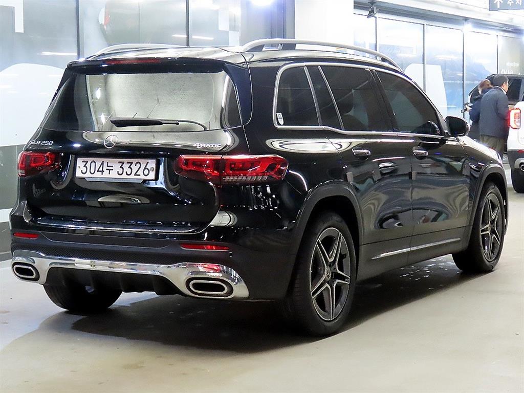 Mercedes Benz GLB Class - Vista 4