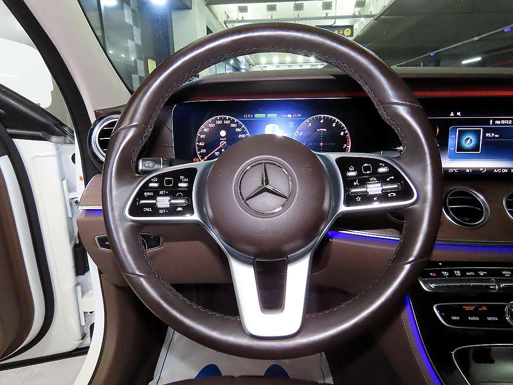 Mercedes Benz E class - Vista 8