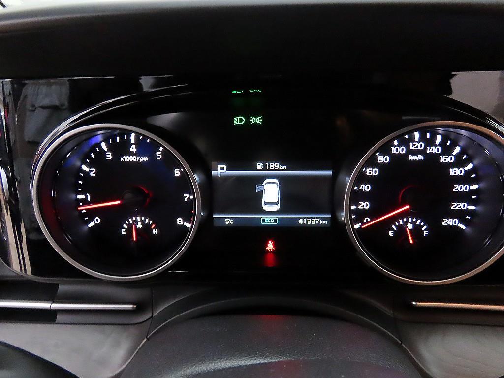 KIA Carnival - Vista 10