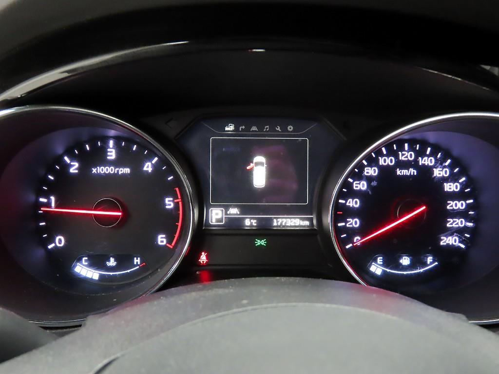 KIA Carnival - Vista 5