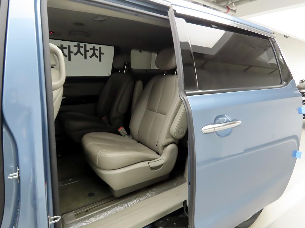KIA Carnival - Vista 12