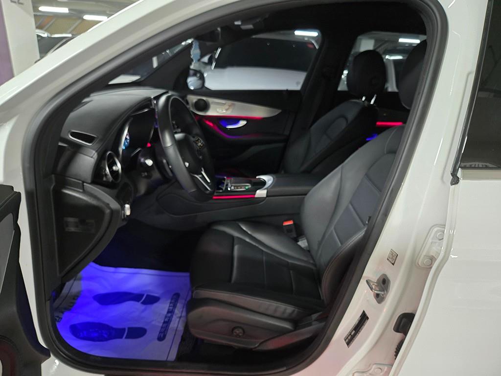 Mercedes Benz GLC Class - Vista 4