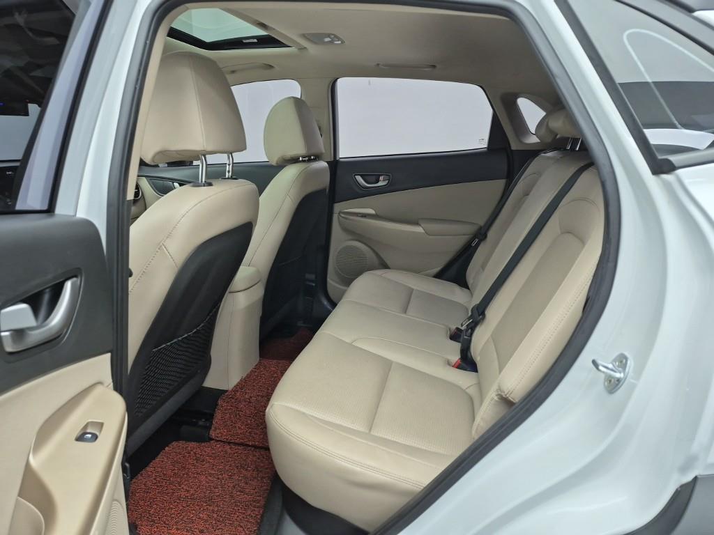 HYUNDAI Kona - Vista 12