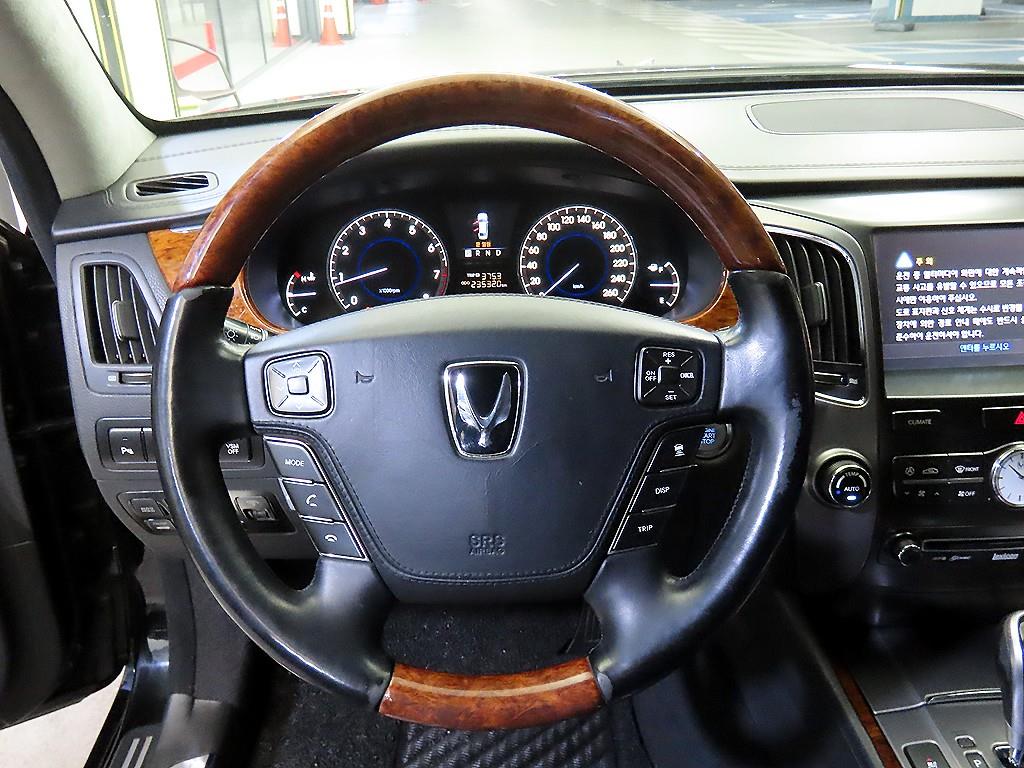 HYUNDAI Equus - Vista 8