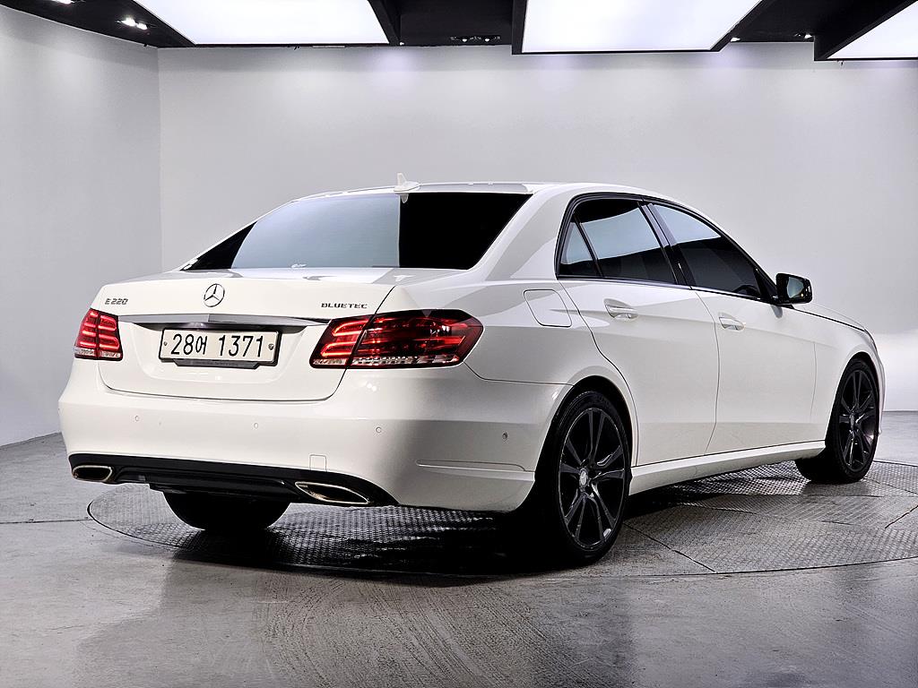 Mercedes Benz E class - Vista 4