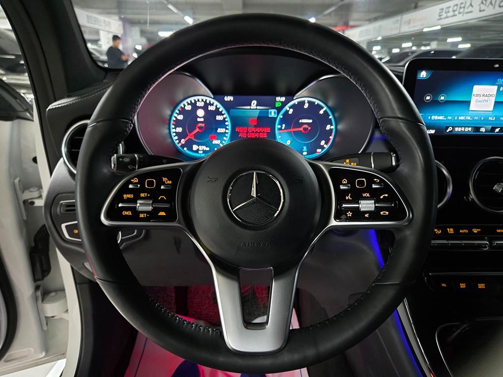 Mercedes Benz GLC Class - Vista 6